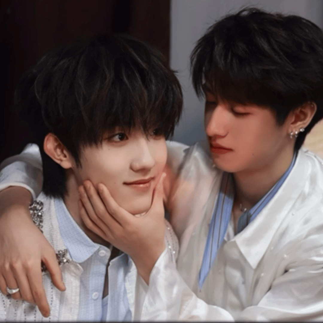 朱志鑫苏新皓捏脸双人卡朱志鑫苏新皓的捏脸双人小卡，太懂粉丝心。少年的模样可爱又迷