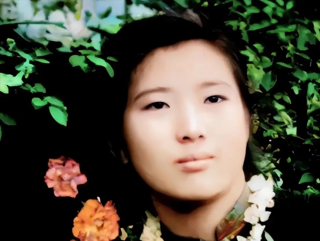 1955年，武汉女大学生吴明珠，放弃了城里的工作，趁父母不注意，连夜逃往新疆，父