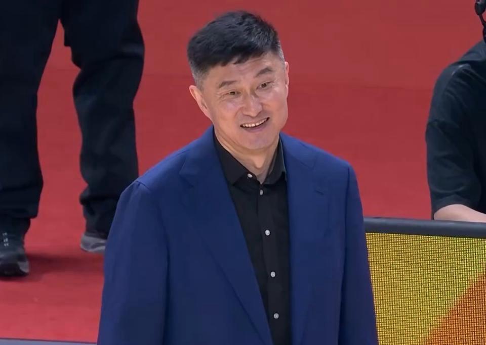 广东队今天打得已经很不错了，抵抗了几乎三节比赛，在第三节末尾没有抗住北京队的三分