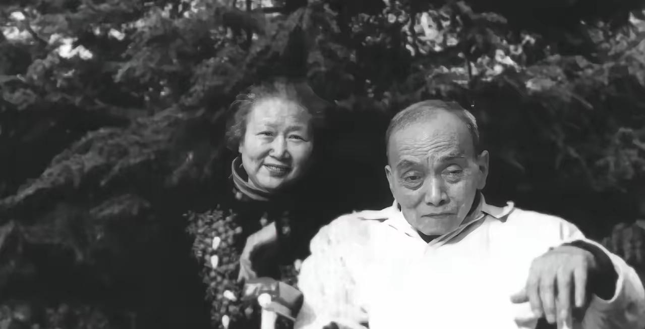1949年4月，国民党少将范纪曼临刑前借口上厕所，谁也没想到，他竟靠一块木板死里
