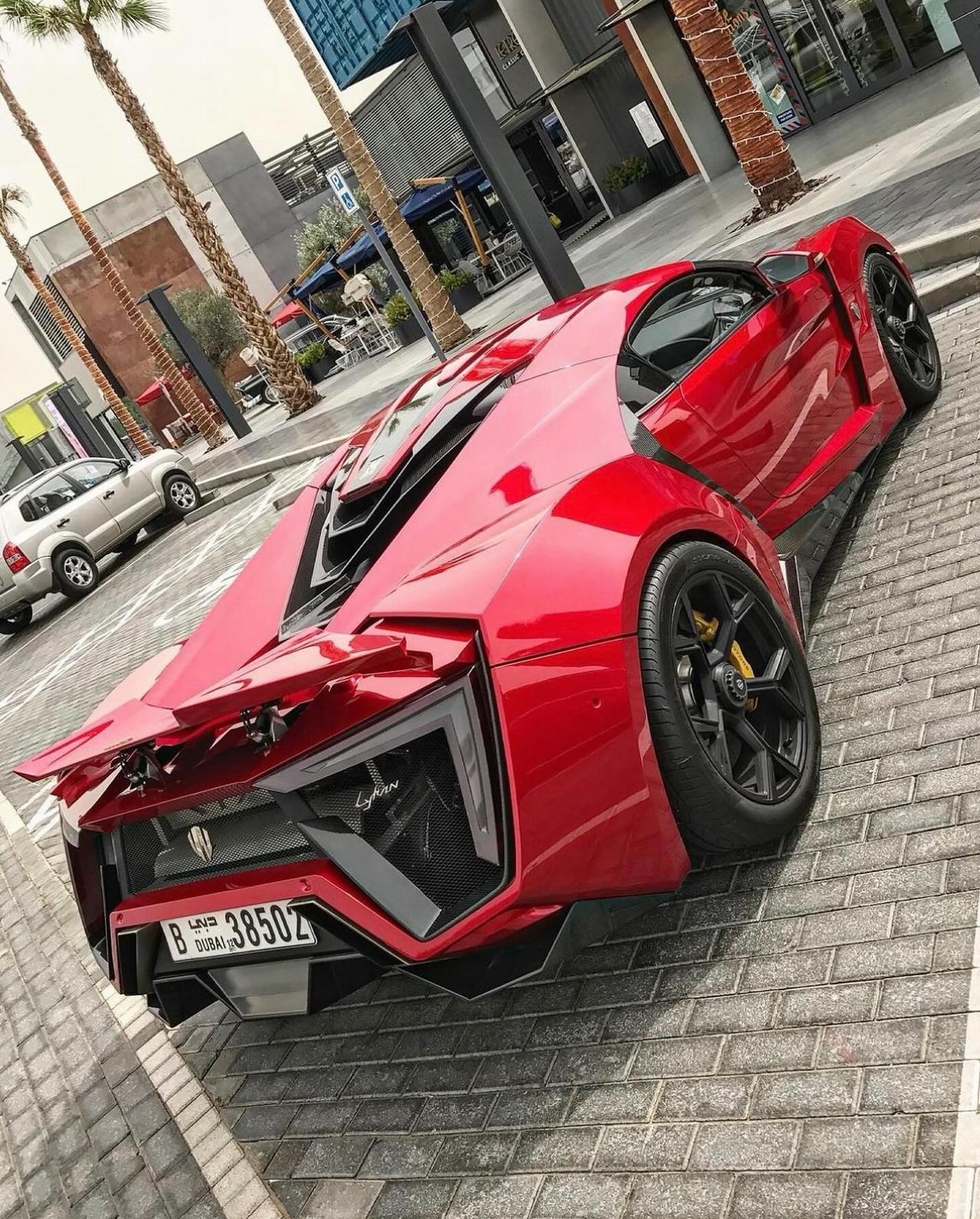 这辆来自迪拜350万美金顶级超跑 lykan 莱肯 芬尼尔