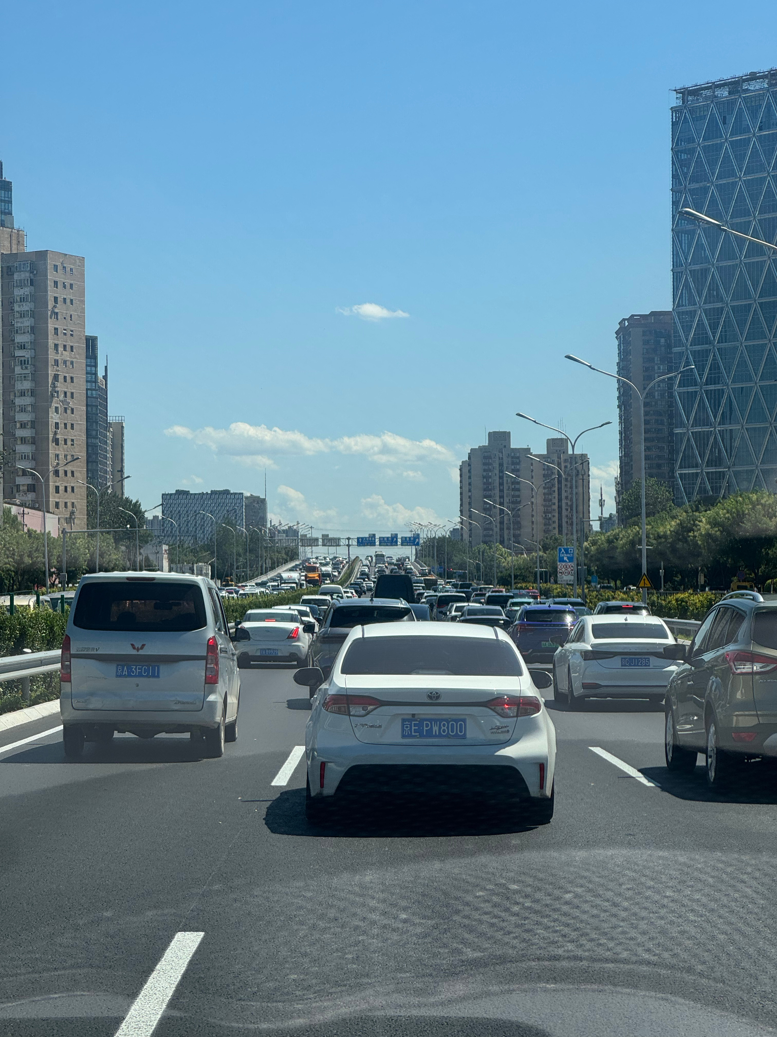 忍不住吐槽一下北京的交通…堵车这件事，真的太影响人在一座城市生活的幸福感了[融化