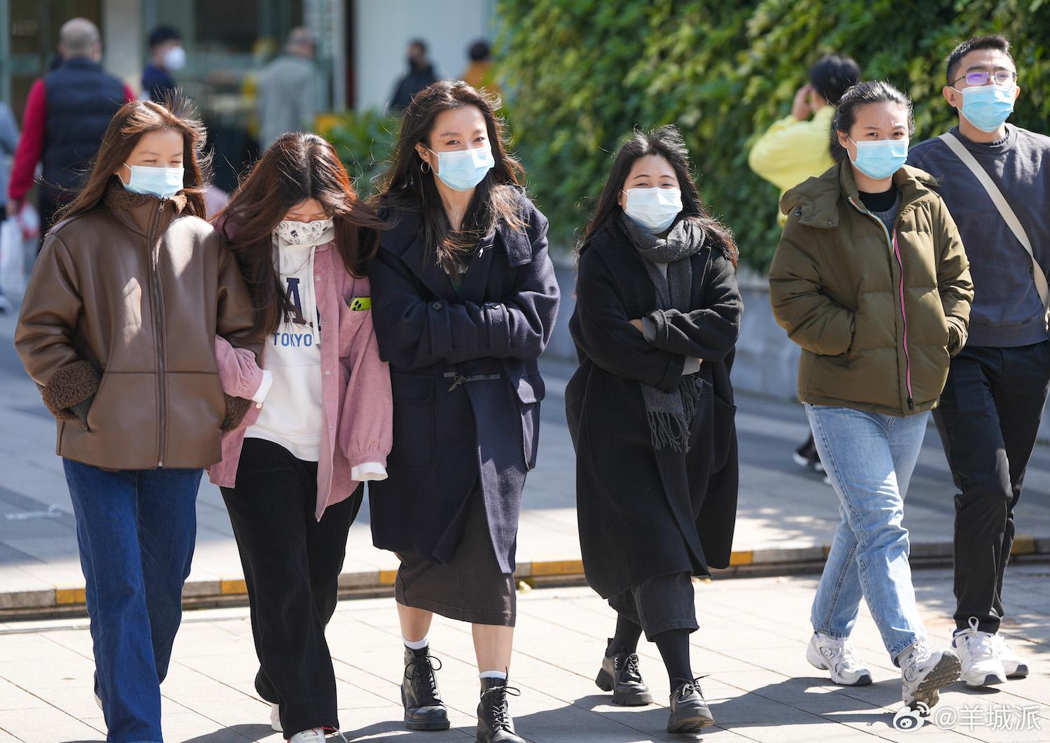 【元旦出行或面临“双重考验”！医学专家提醒，这部分人群要避免非必要出游】前几天广