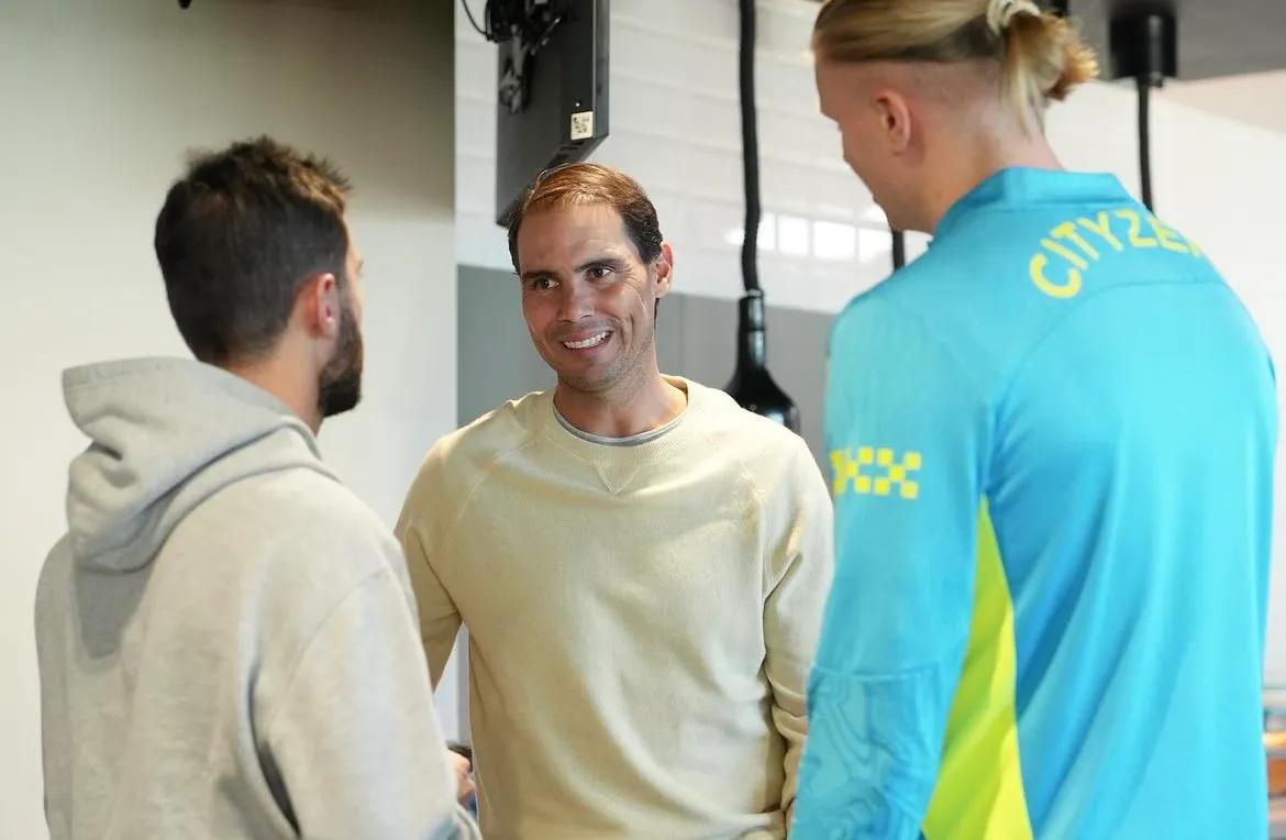 纳达尔去参观了城市足球学院，从网球退役后他似乎正在探索各种选项。足球排在前面。