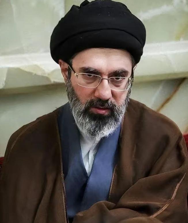 伊朗反手给了美以最狠的一刀！
4月12日，伊朗警方突然发布通报。全国17个省份同