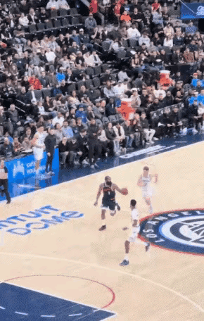 比起哈登，似乎更喜欢华子。
看看哈登，这脚步是什么鬼，联盟的风气就是他玩坏的。