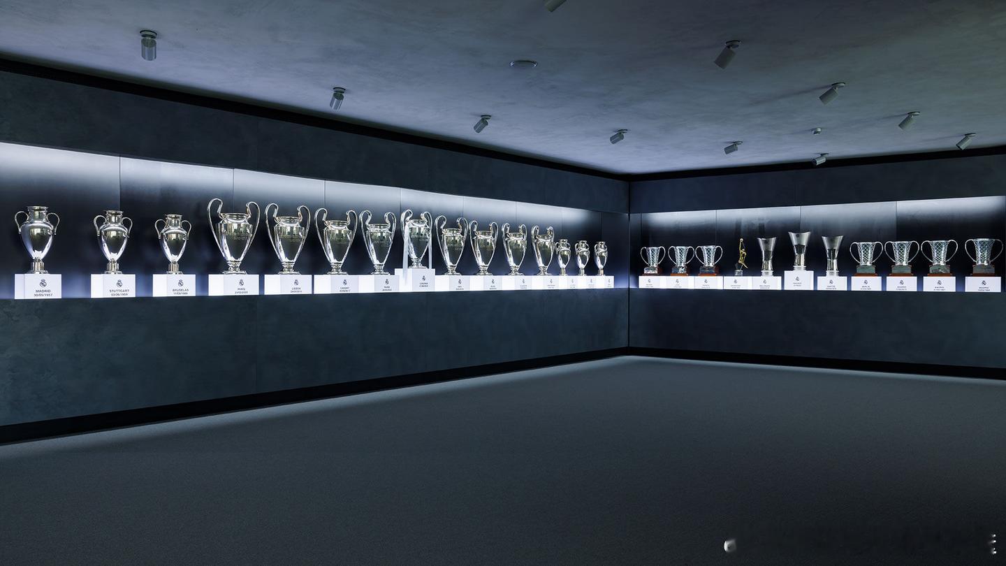 📈 皇家马德里成为首个收入超过10亿欧元的足球俱乐部.#HalaMadrid#