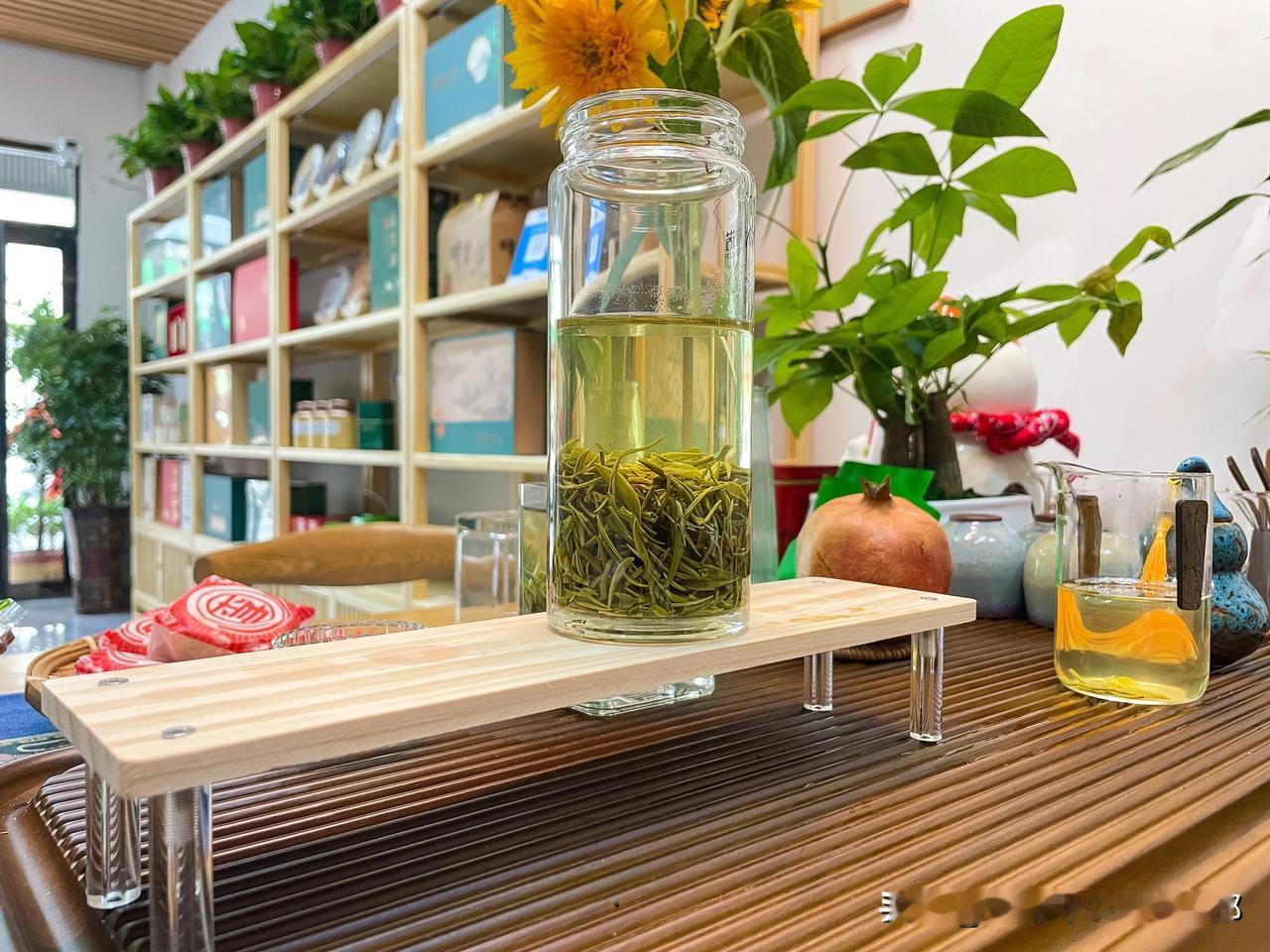  #喝茶# “#入秋喝茶# 蒹葭苍苍，白露为霜”白露是二十四节气中的第十五个节气