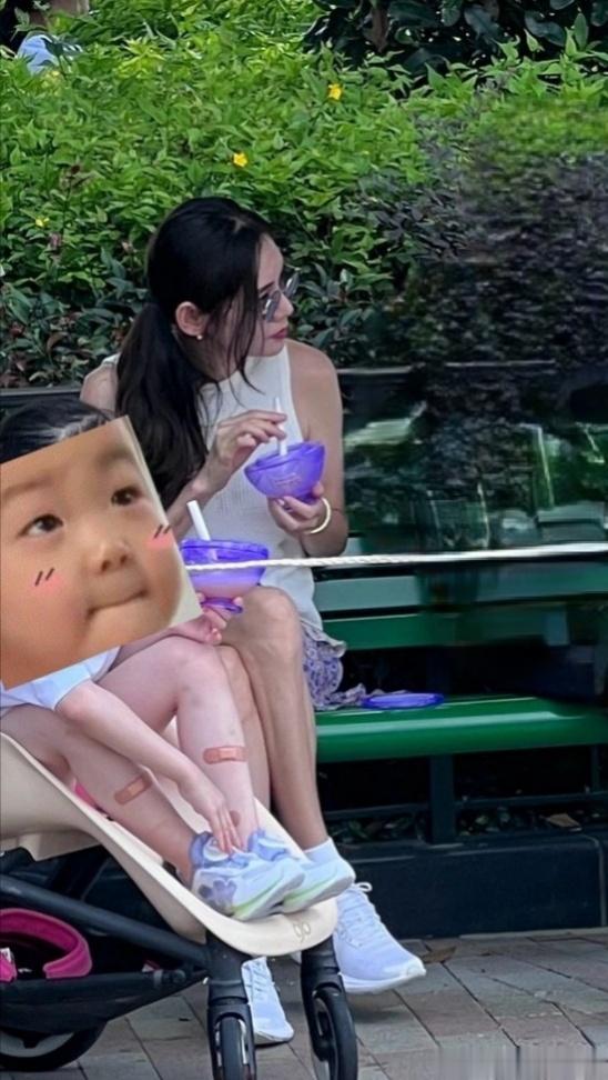 #秋瓷炫[超话]#[鲜花]#秋瓷炫# ｜#秋瓷炫星日记录# 昨日网友在上海迪士尼