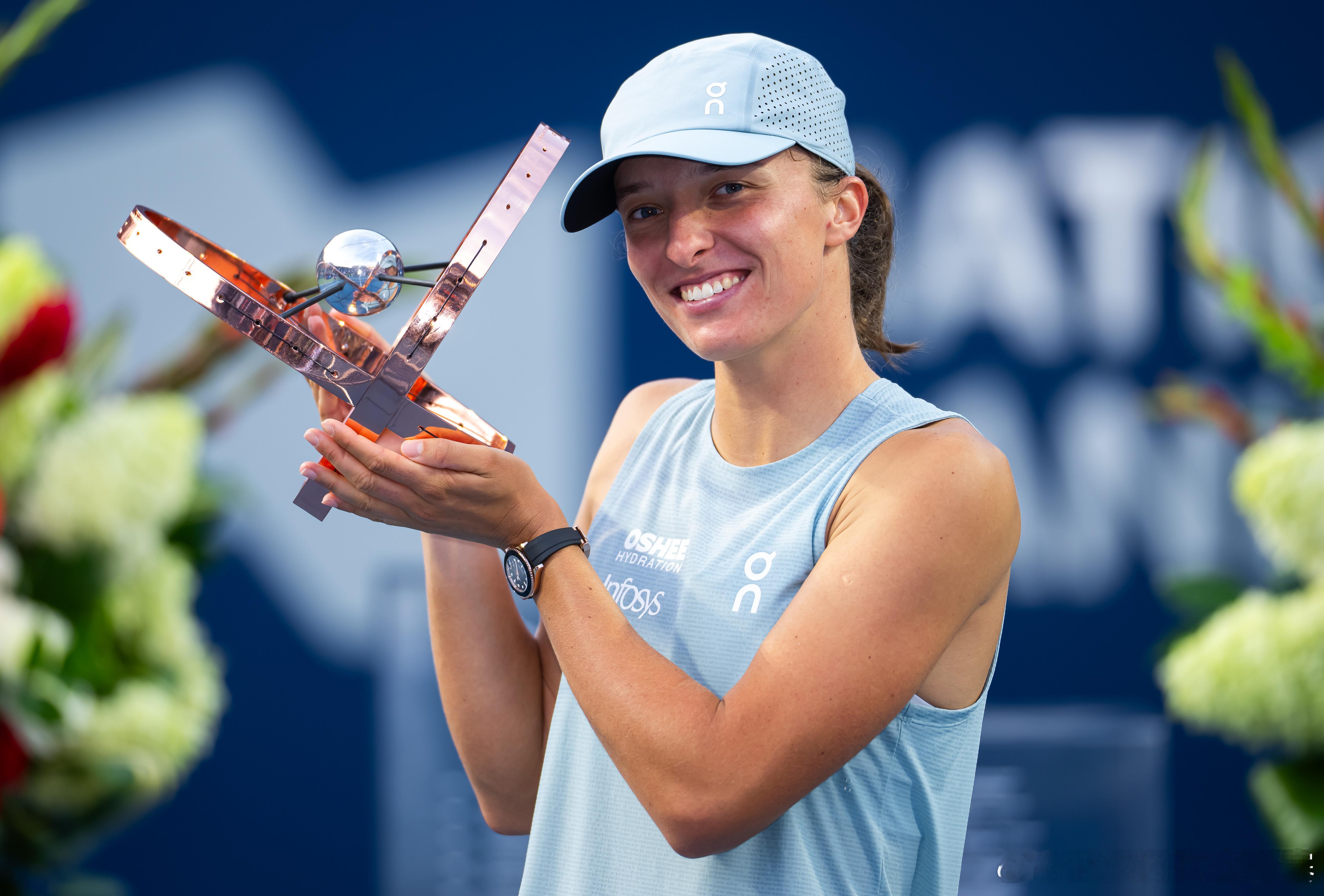 赛季首冠！斯瓦泰克强势回归🏆WTA1000 多伦多站决赛，斯瓦泰克以6-2、6