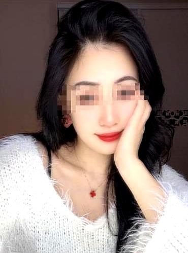 窗帘一拉，家就塌了半边。
某小区三十出头的何丽，丈夫大刘远赴国外务工，她独力扛着