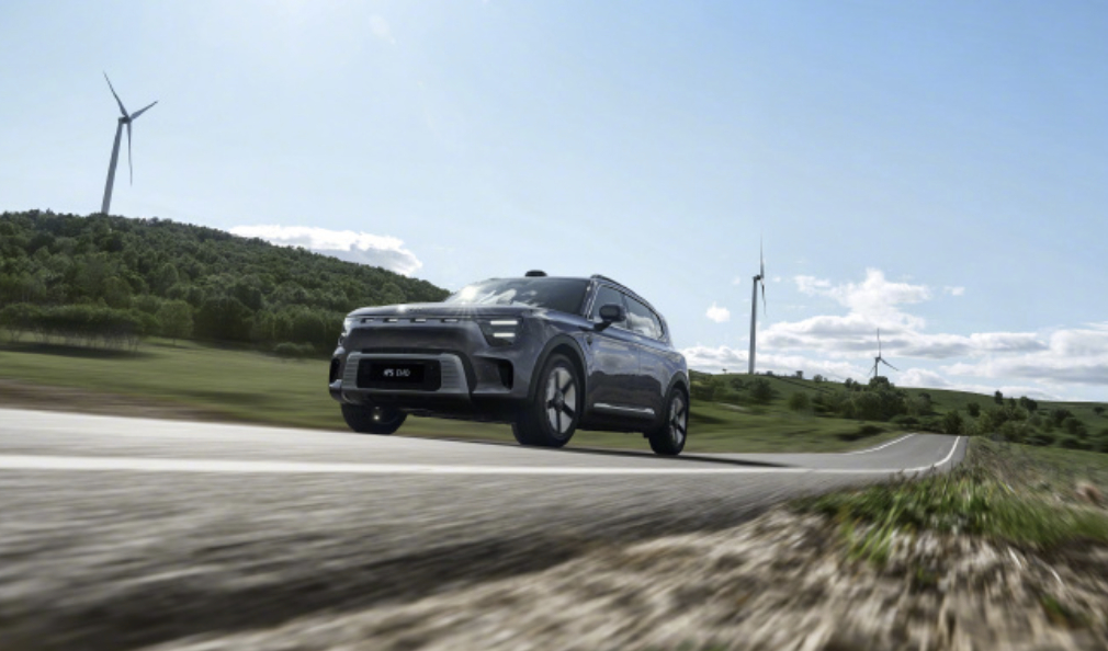 20万内豪华插混唯一选择 聊下这款新插混的核心逻辑 —— 产品定位很明确，主打家