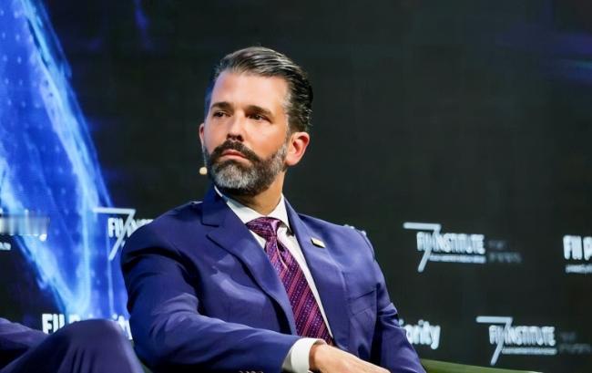 特朗普儿子帮中国。
过去几年里，特朗普对华态度一向强硬，各类限制和审查频频出现，