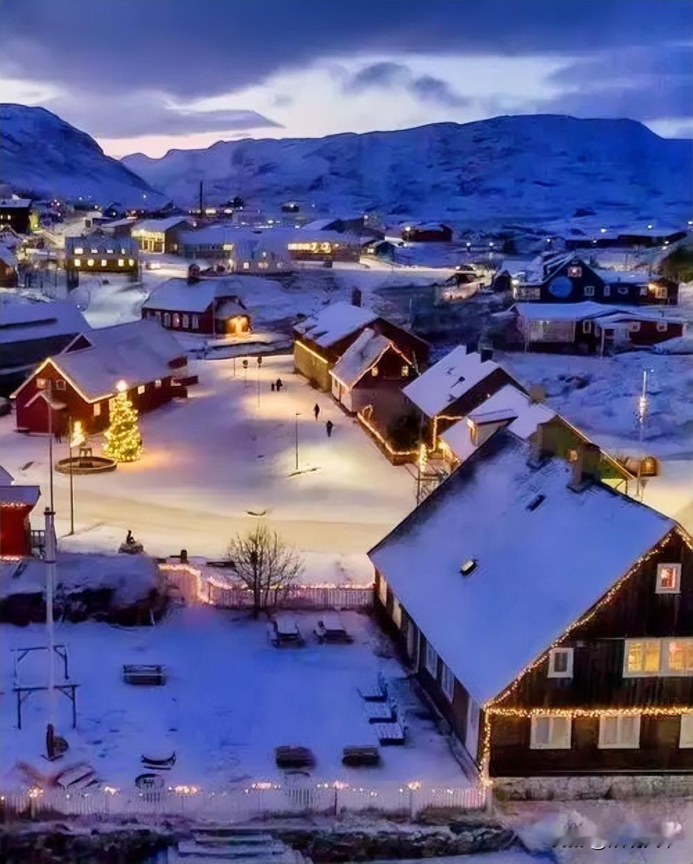没听错！美国又盯上世界第一大岛了，这次不光喊着要“拥有”格陵兰，还琢磨着给岛民发