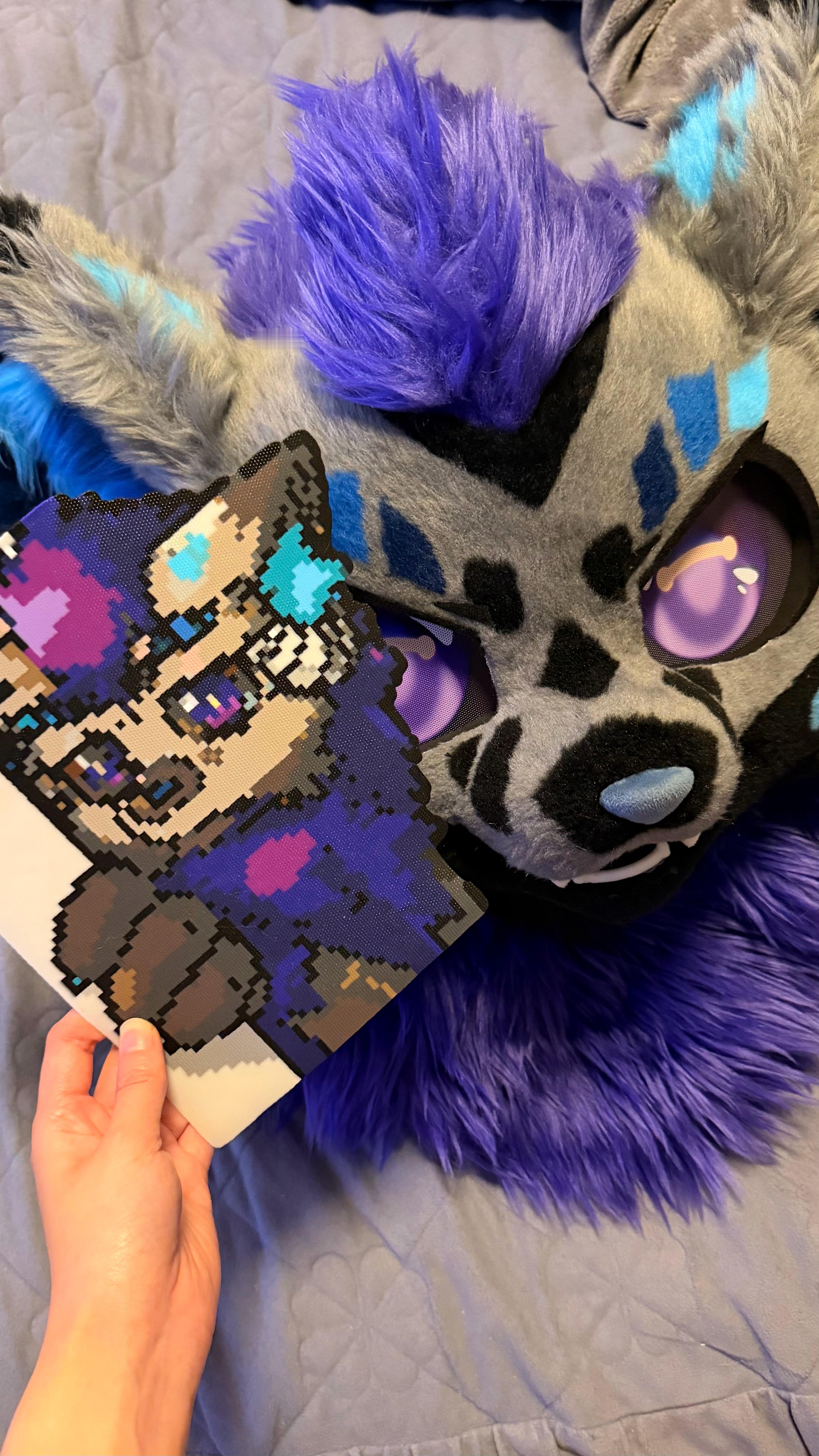 炫耀！炫耀！炫耀！今天带恶魔猫出来玩，收到了秋秋做的恶魔猫拼豆礼物🎁我开始说这