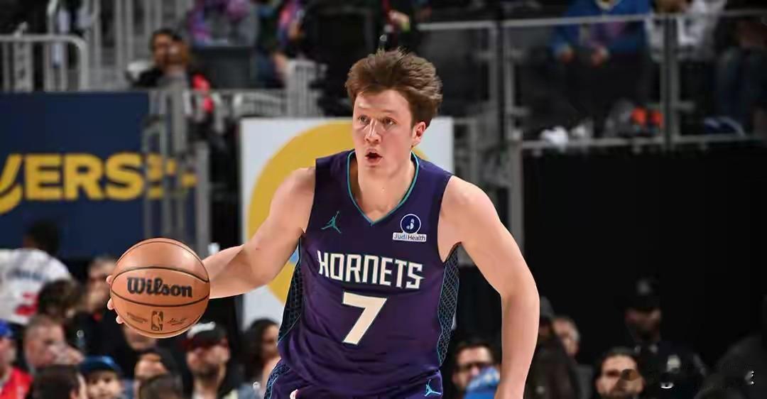 克努佩尔三分投射能力出众，基本上可以打破基刚·穆雷的新秀206记三分记录。