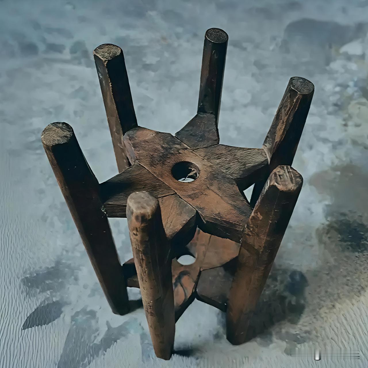 这个老物件至少有100多年历史了，既然问了100多人都不认识它，巳经十分古老的一