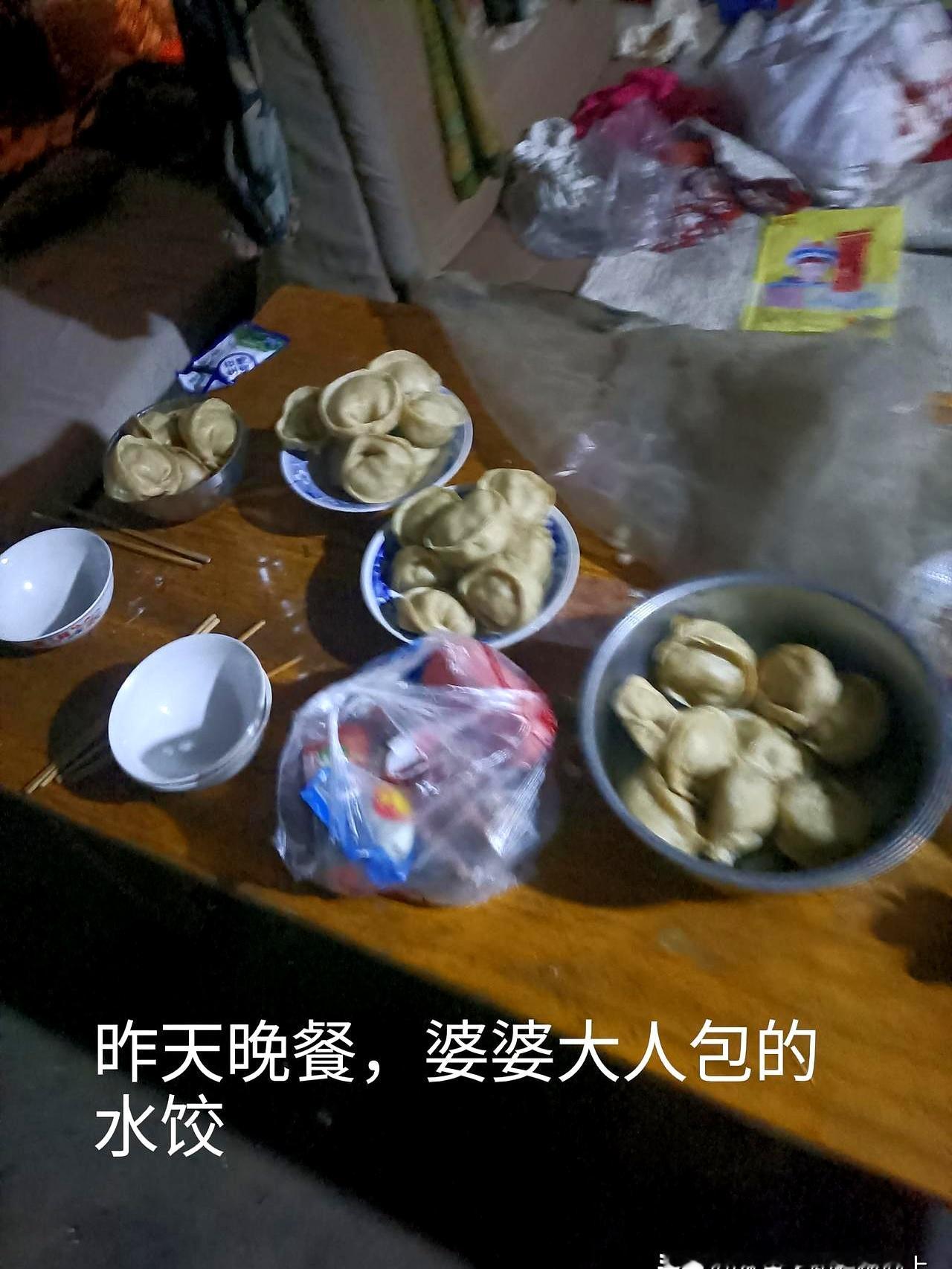 丈夫昨天回老家，原本想把人一起带回去，结果只让在家多陪孩子两天。
夜里一进门，先