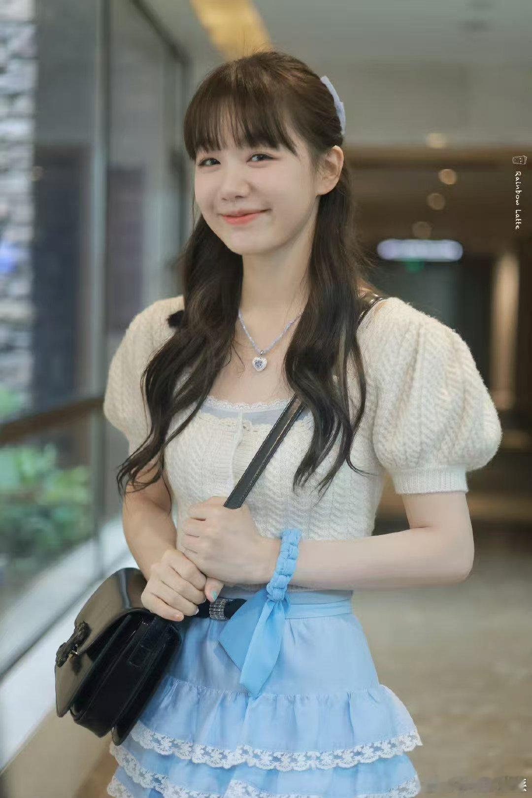 徐梦洁怎么又姐又妹的 徐梦洁这反差绝了呀！卷发一弄，萌妹上线超治愈，眨眼间变姐气