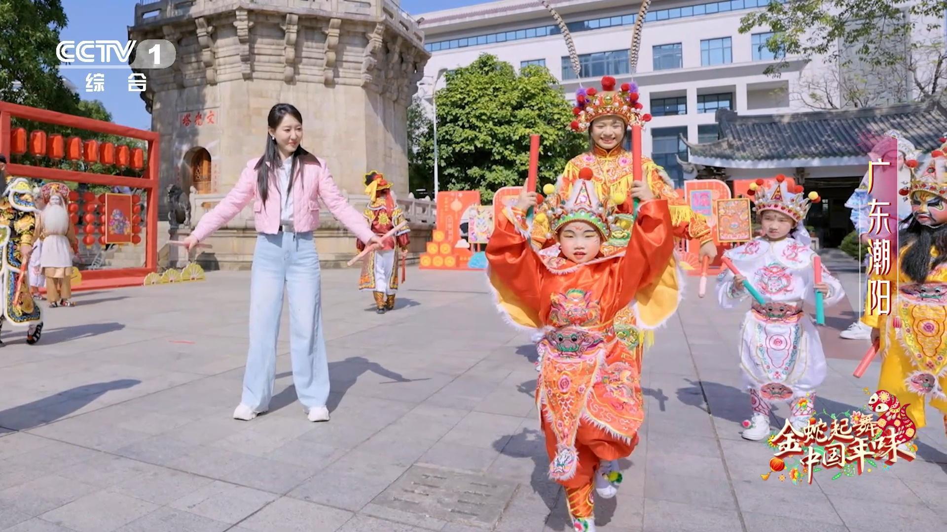 平均年龄5岁小朋友跳英歌舞 近年来，越来越多的年轻一代，甚至是儿童，开始参与到英