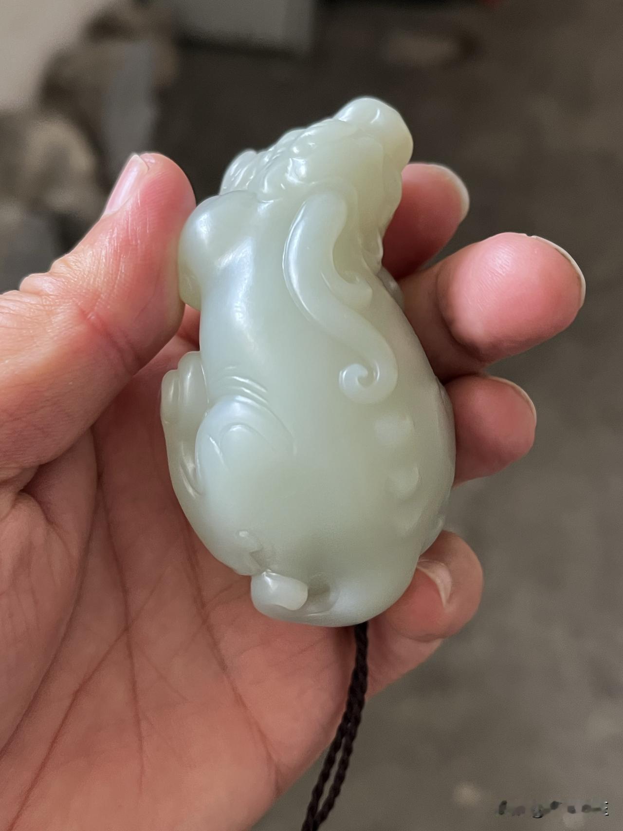 买和田玉你是看白度还是看玉质呢？当今鱼龙混杂的市场什么料都有可是不要忘了玩和田玉