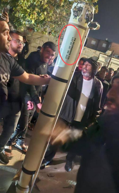 终于知道，以色列为什么会同意停火了。
 
一颗没爆炸的导弹，让局面忽然透亮了点。