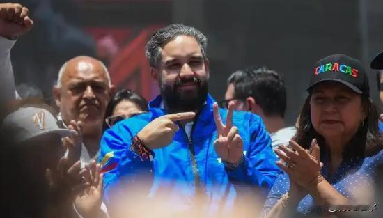 彻底松口了！被美军抓去纽约关了7个月的马杜罗，突然在监狱里放出软话。
 
8月2
