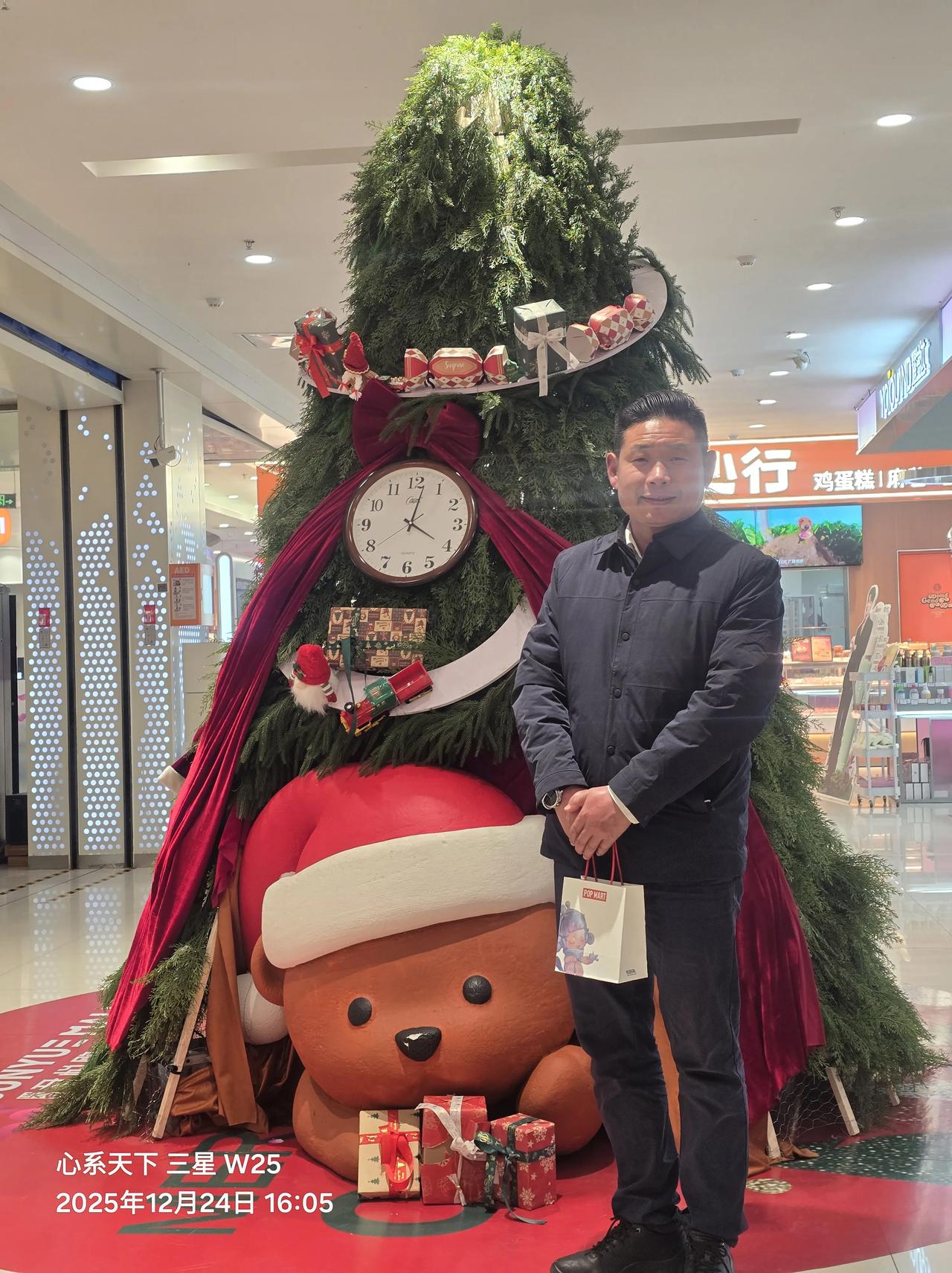 贵族精神不是爆发户精神，而是一种以荣誉、责任、勇气、自律等一系列价值为核心的先锋