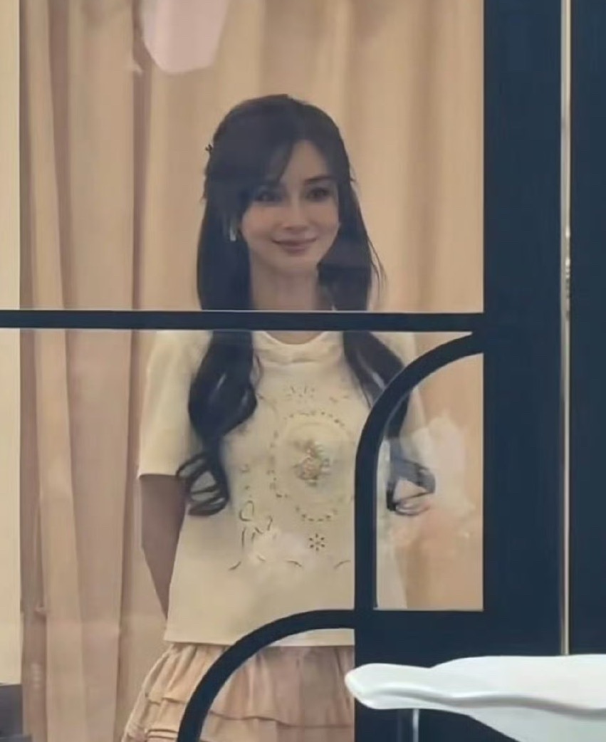 刘诗诗、Angelababy杨颖两位85花今天活动生图，能get谁？ 