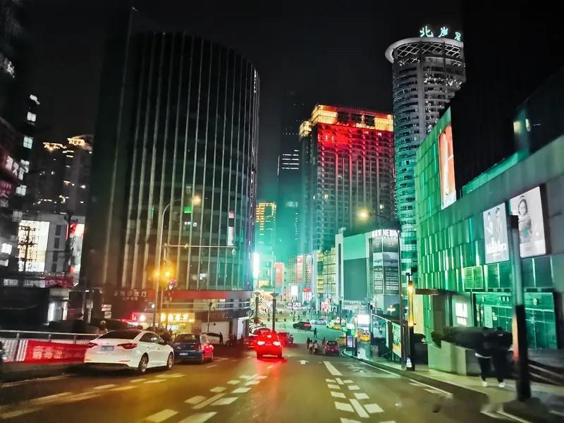 2025年初—2026年6月重庆楼市行情深度解读：刚需底盘稳固，高端板块持续挤泡