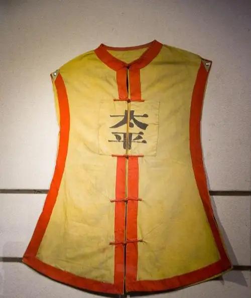 清朝能穿黄马褂的都有哪些人?太平军军服，能给八旗子弟消消乐的快感，僵尸最害怕的服