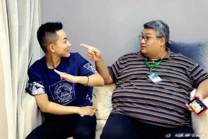 差点以为苏醒经纪人转行教声乐了陈佩贤训练室的声乐老师也太像苏醒经纪人了吧? 同款