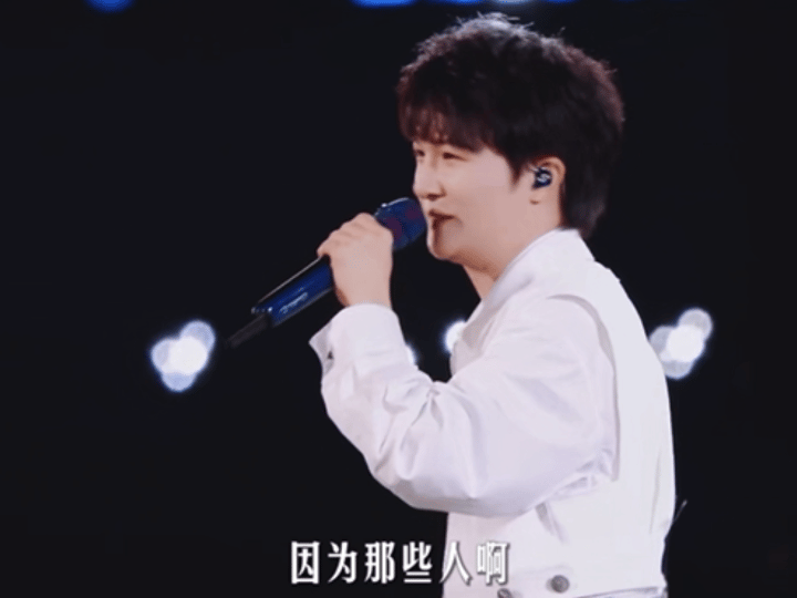 #周深掌管毕业的神# 老天奶，又被周深唱哭了谁懂？一首《去明天》直接戳爆毕业生的