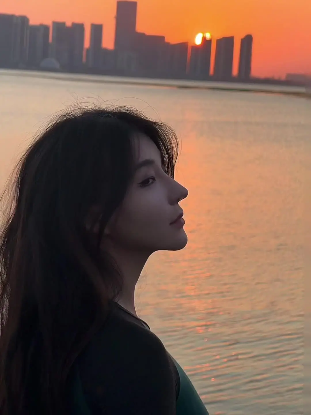 左滑看肌肉女