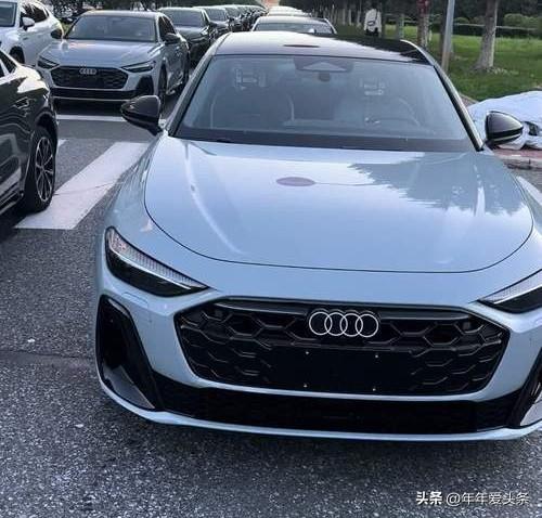 阳光不燥，春风拂过车窗，把烦恼都吹散在风里。不必追赶远方，车轮碾过花香，便是最好