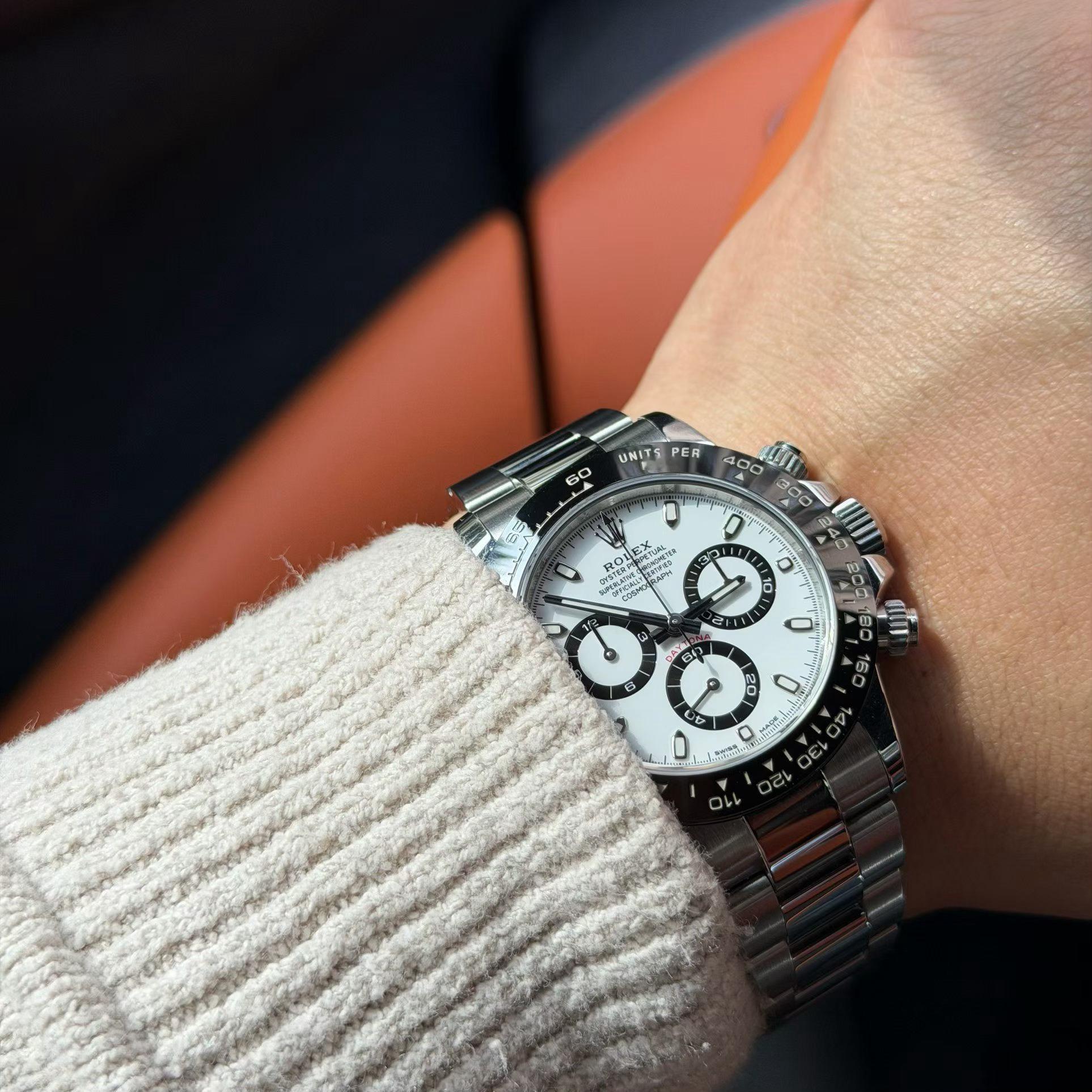 这么多年下来，感觉还是熊猫迪带着最舒适，没有水鬼那么烂大街，款式也经典耐看，就是