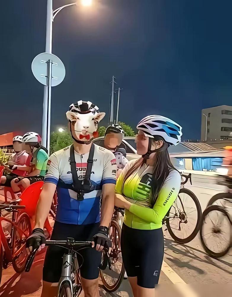 说实话，这也不怪鸟哥有这习惯，女生穿上骑行服，谁看谁不迷糊，好的骑行装备优点一推