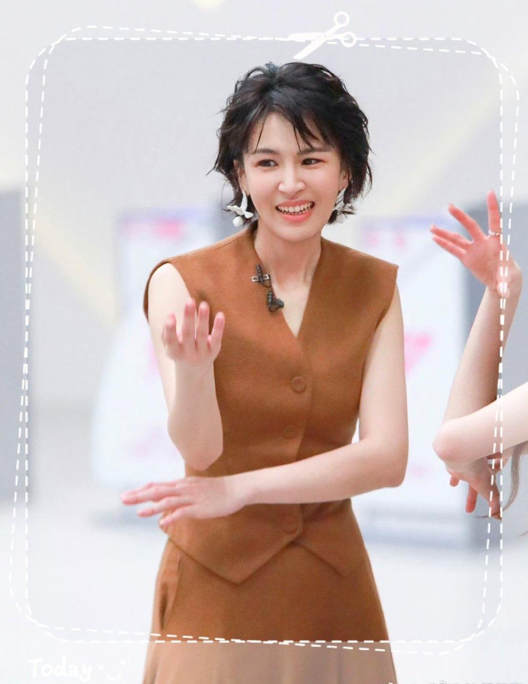 曾沛慈[超话]曾沛慈学东北话像唱rap乘风2026真的别太萌了，
曾沛慈一开口我