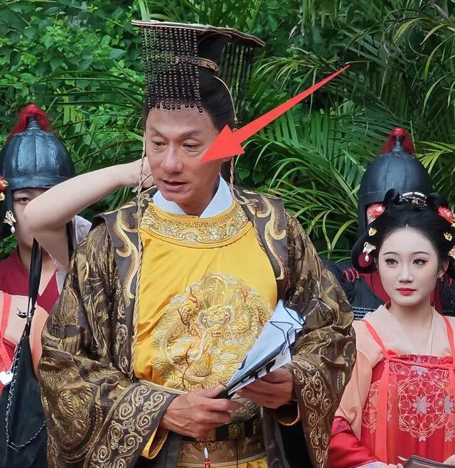 这大鼻头显得太突兀了，很好奇？怎么每个人都说他是最帅“李世民”呢？