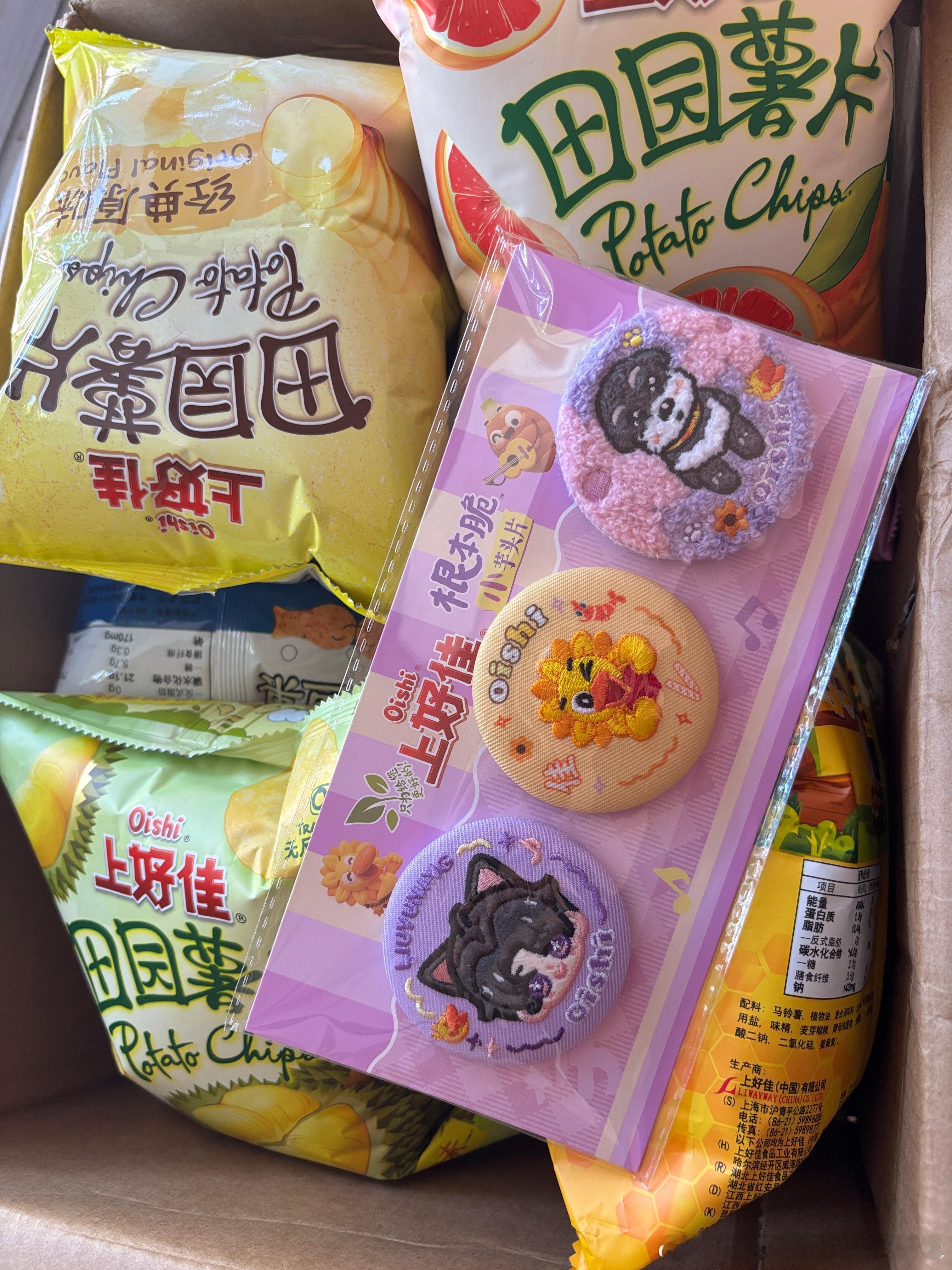 摩登兄弟  今天第二款收到了，好漂亮的飘带好精致的小卡还有包挂 