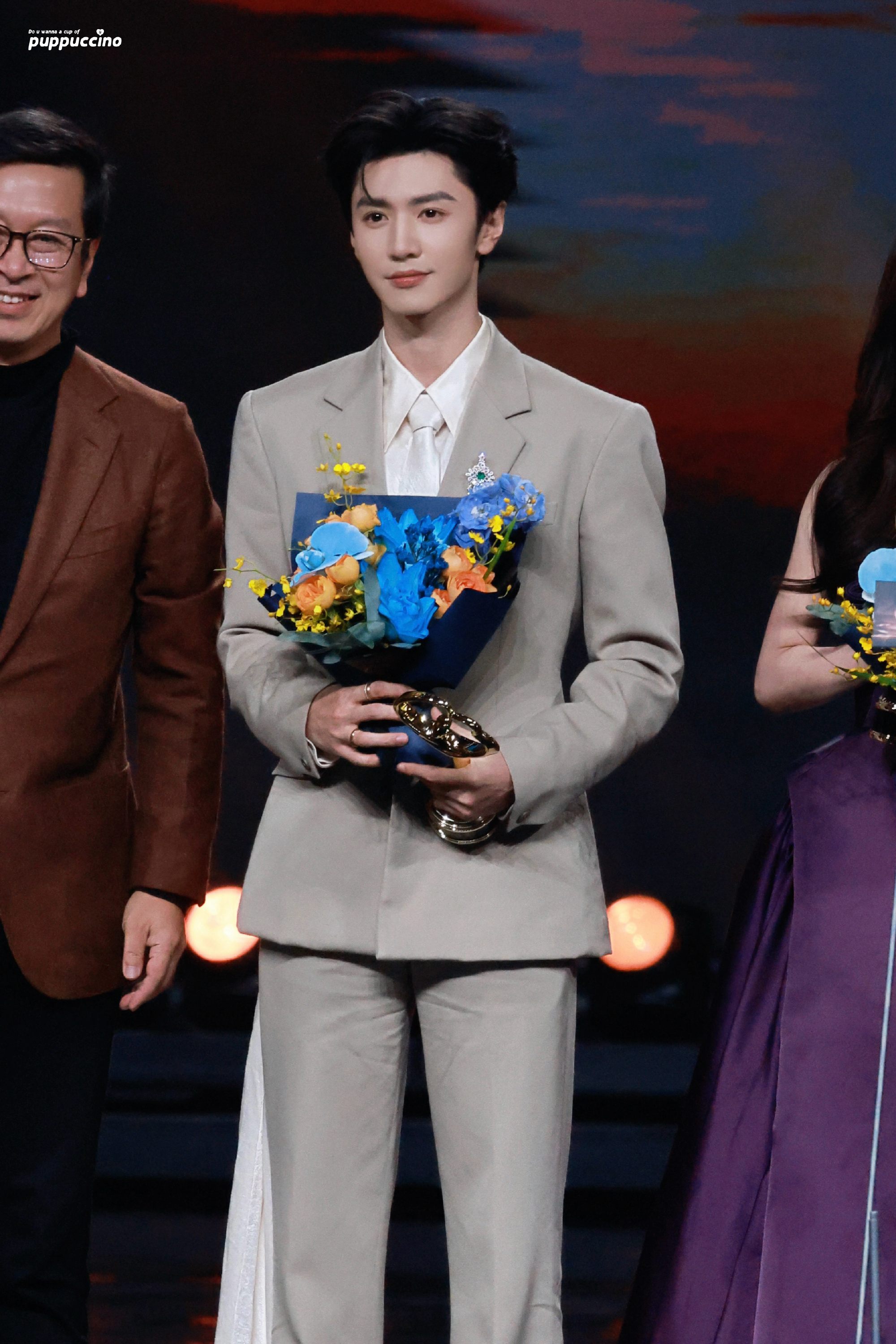 陈哲远这竟然是官摄 陈哲远微博之夜官摄直出太惊艳，静图live图都抗打，颜值太能