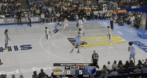 斯玛特抢断一条龙，随后又助攻艾顿暴扣！湖人vs灰熊 ​​​