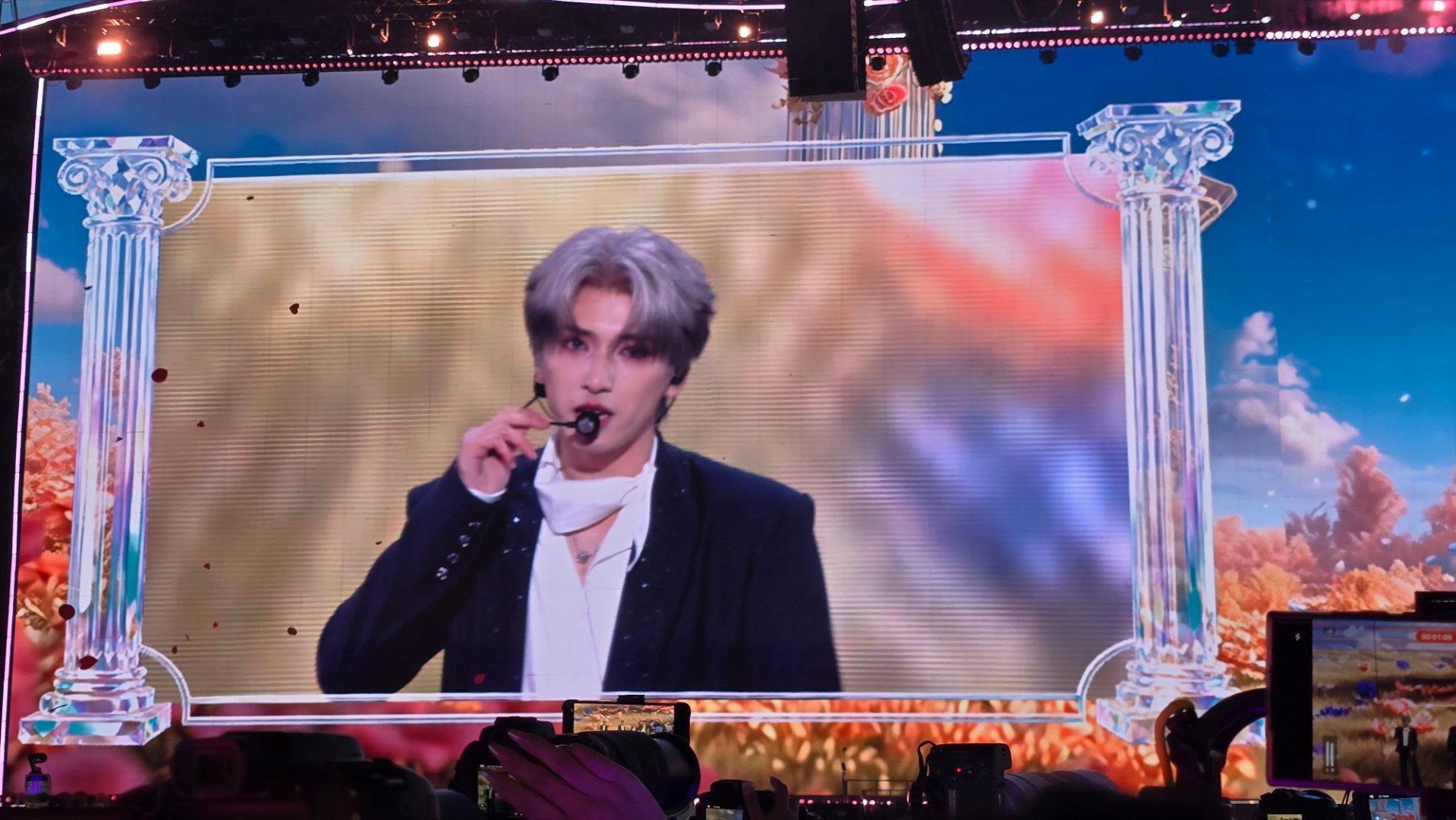 给你听我的热烈  严浩翔戳脸颊饭撒  