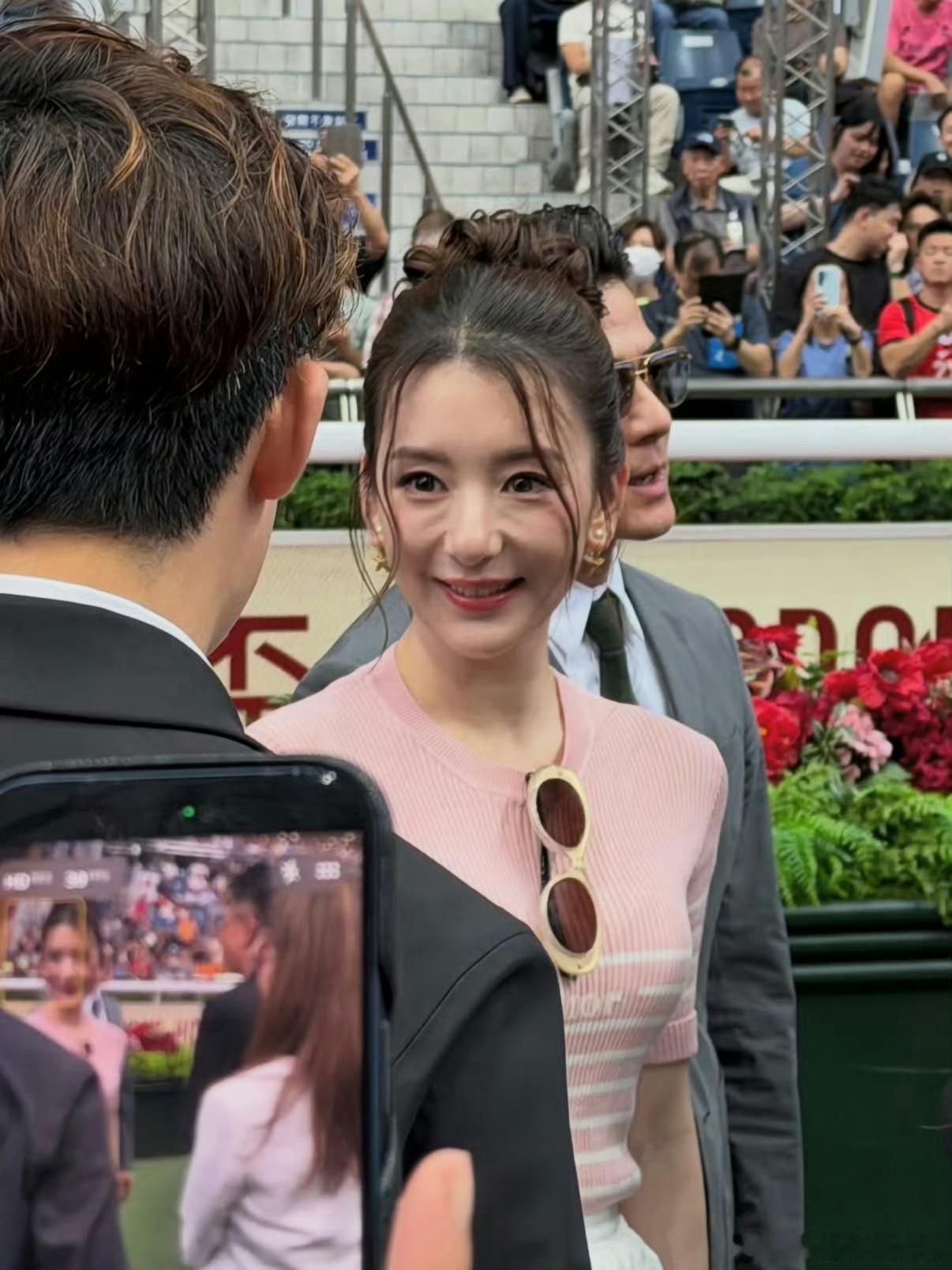 香港名媛不帮郭富城方媛P图被骂，我咋感觉她是故意挑的丑图呢，尴尬 
