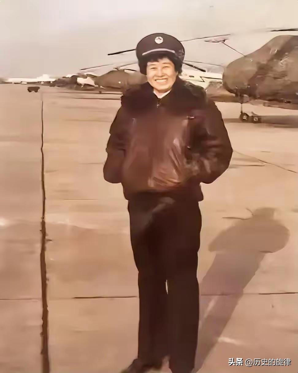 1964戈壁诀别！28岁女飞行员登机前被拍遗照，转身两闯核爆蘑菇云
 
1964