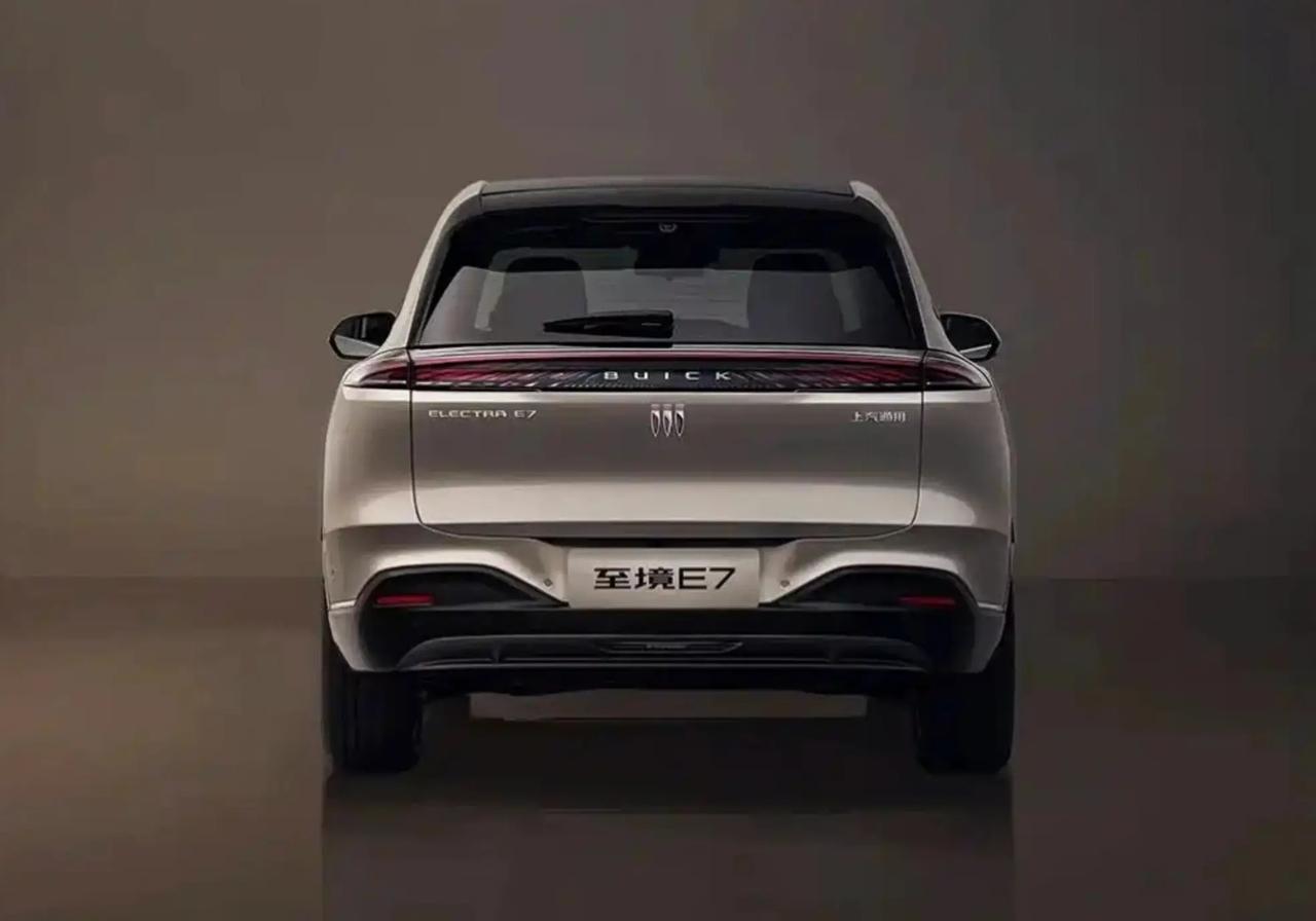 2026年期待车型：上汽通用别克至境E7
定位家庭大五座SUV的至境E7，将于今