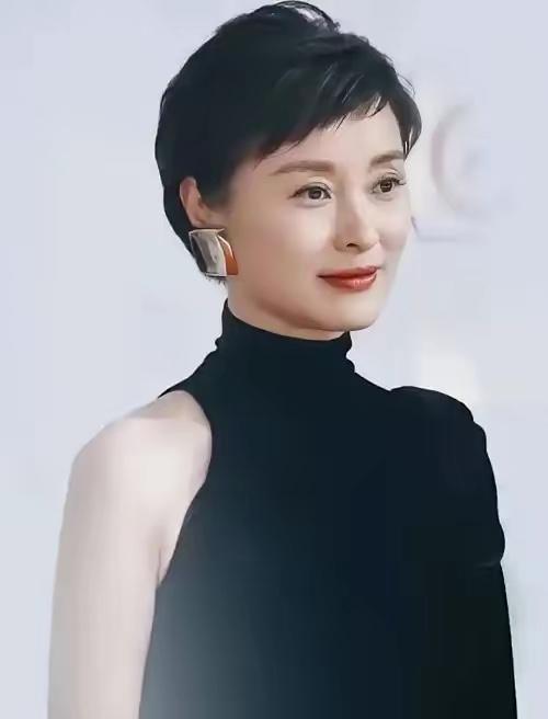 演员吴越说：“ 我不会结婚了，也不会再去谈恋爱了。不是因为谁把我伤了，也不是对感
