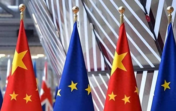 欧洲人前脚还在拍桌子叫嚣，后脚怎么就突然认怂了？27国联手施压的戏码刚到高潮，欧