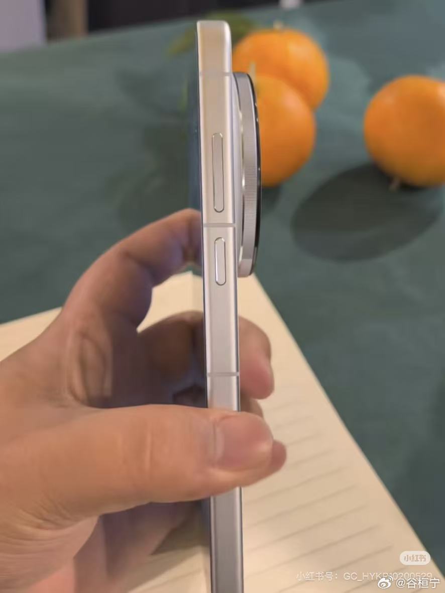 vivox300ultra来了，我的x300pro可以退休了。不过话说回来，这个