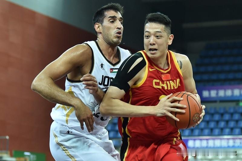 中国男篮在2027男篮世界杯亚预赛第一窗口期被韩国双杀，出线形势岌岌可危。这已经